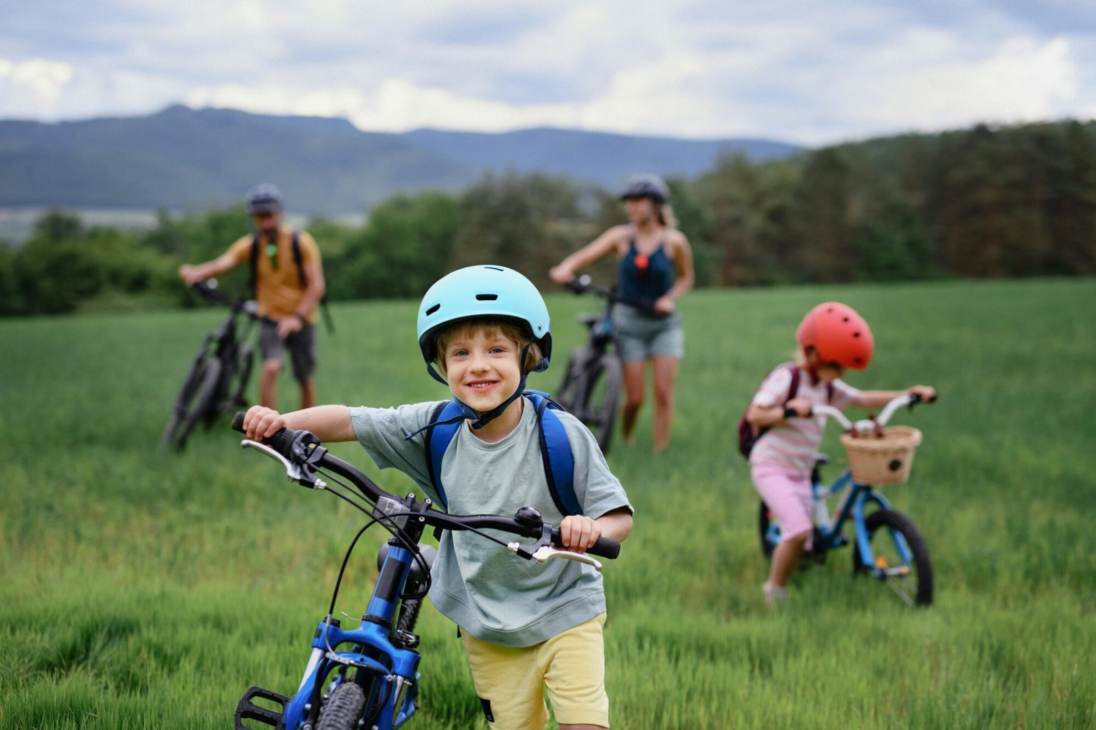 Family Vacation Planner: 15 Fun Outdoor Activities