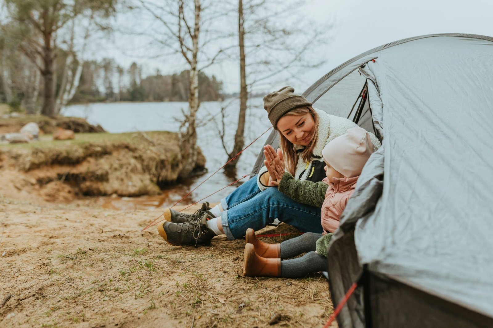 Discover Camping with Kids: Tips, Crafts & Checklists